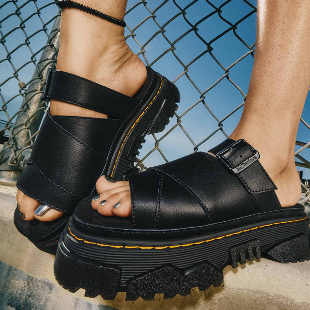 Mattison Slide Sandal | כפכפי ד"ר מרטינס לנשים