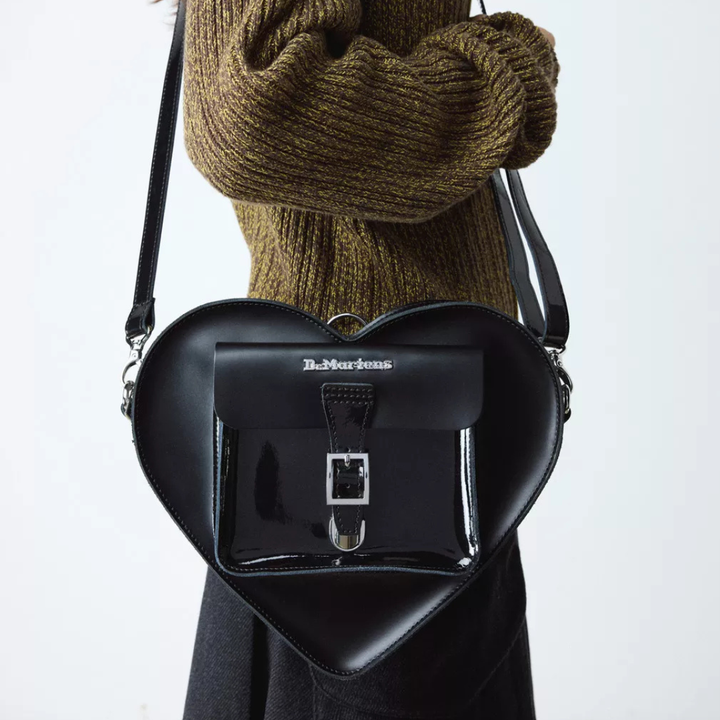 ד״ר מרטינס תיק לב Heart Shaped Dr. Martens Heart Shaped