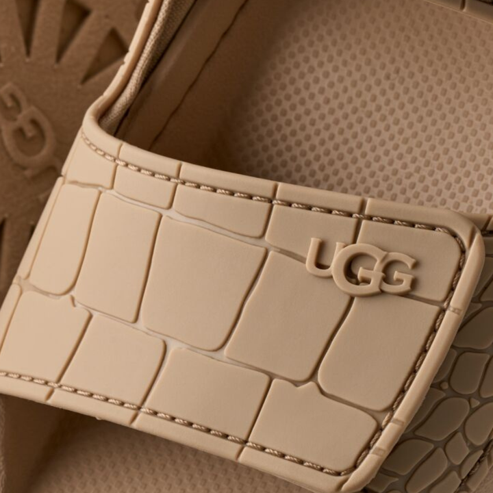 UGG Women's GoldenGlow Embossed | סנדל בז UGG גולדנגלואו אמבוסד לנשים