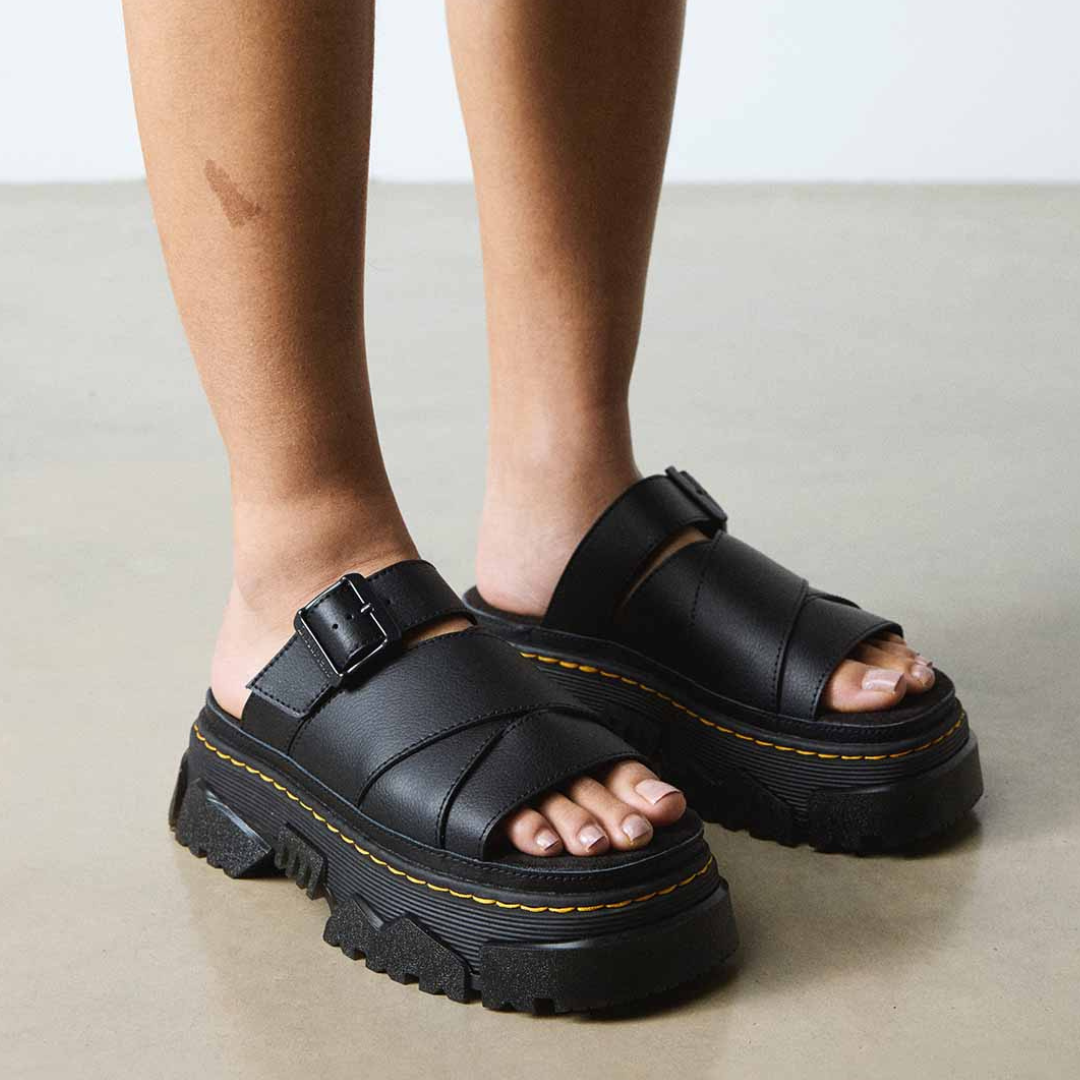 Mattison Slide Sandal | כפכפי ד"ר מרטינס לנשים