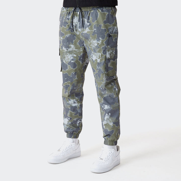 OUTDOOR UTILITY PRINT GREEN JOGGERS
