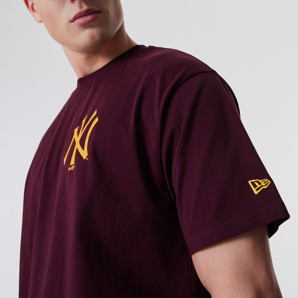 New Era Pinstripe Oversized T-Shirt D01_934